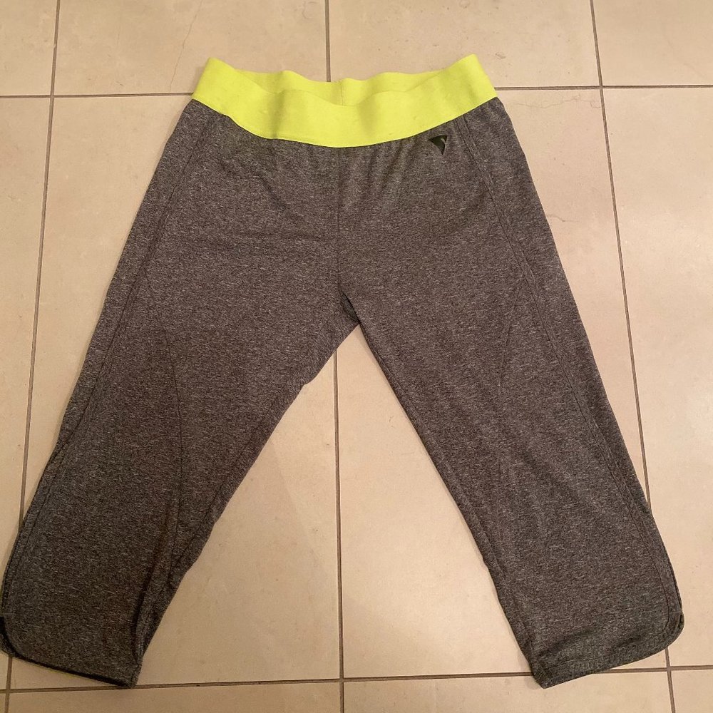 YAS Sport Capri Yoga Pants